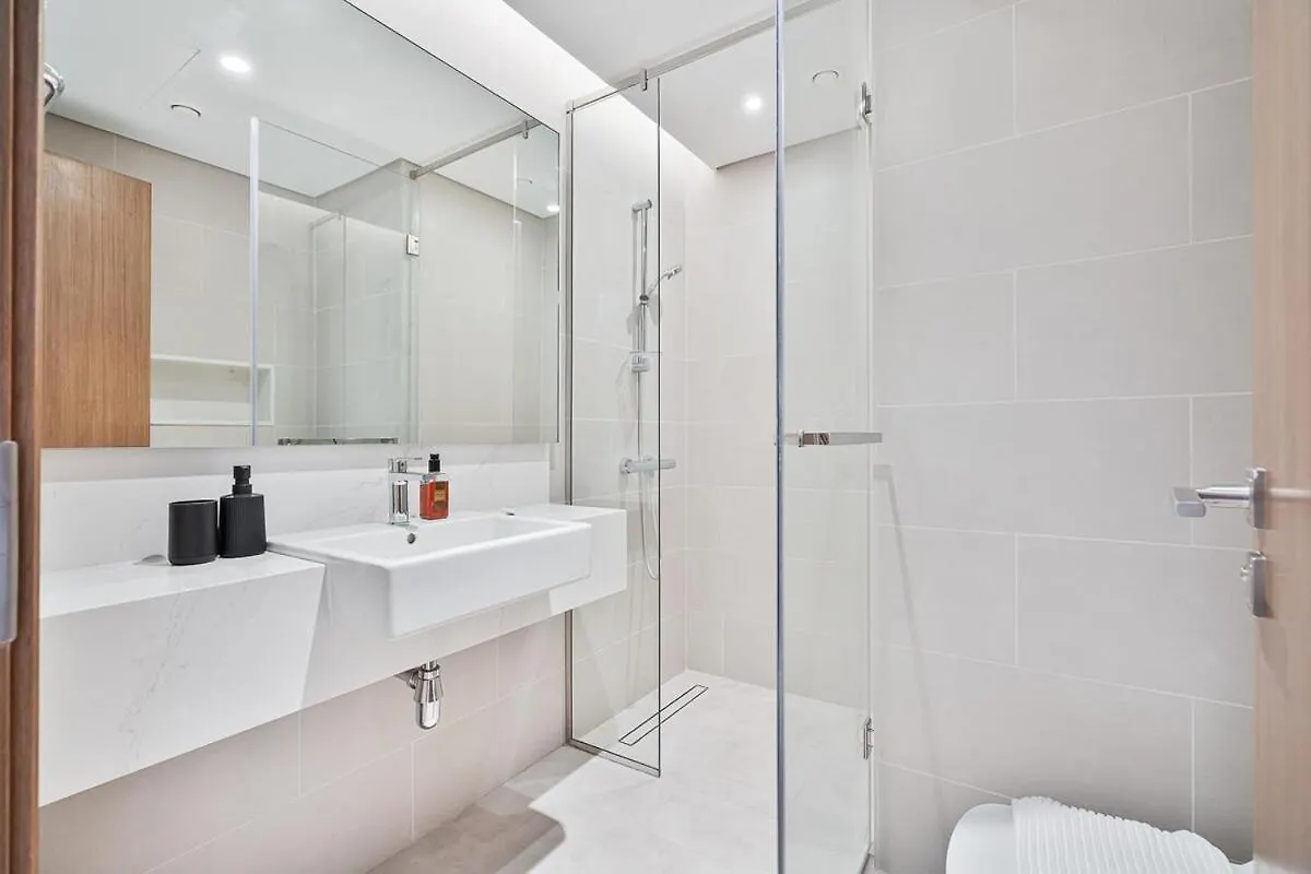 Apartment Grand 3Br Apt With Pool, Gym And 2 Parking Spaces Dubai