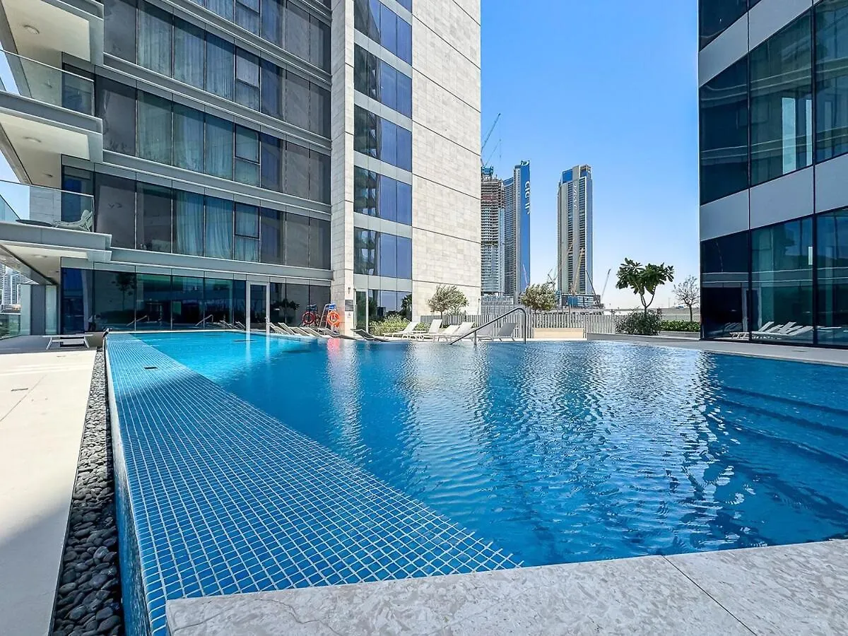 Grand 3Br Apt With Pool, Gym And 2 Parking Spaces Dubai Apartment