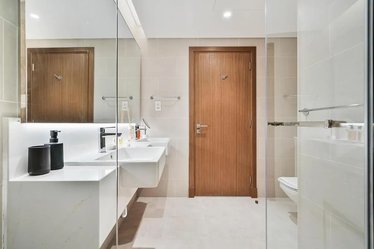 Grand 3Br Apt With Pool, Gym And 2 Parking Spaces Dubai Apartment