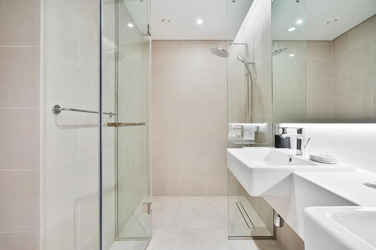 Grand 3Br Apt With Pool, Gym And 2 Parking Spaces Dubai Apartment
