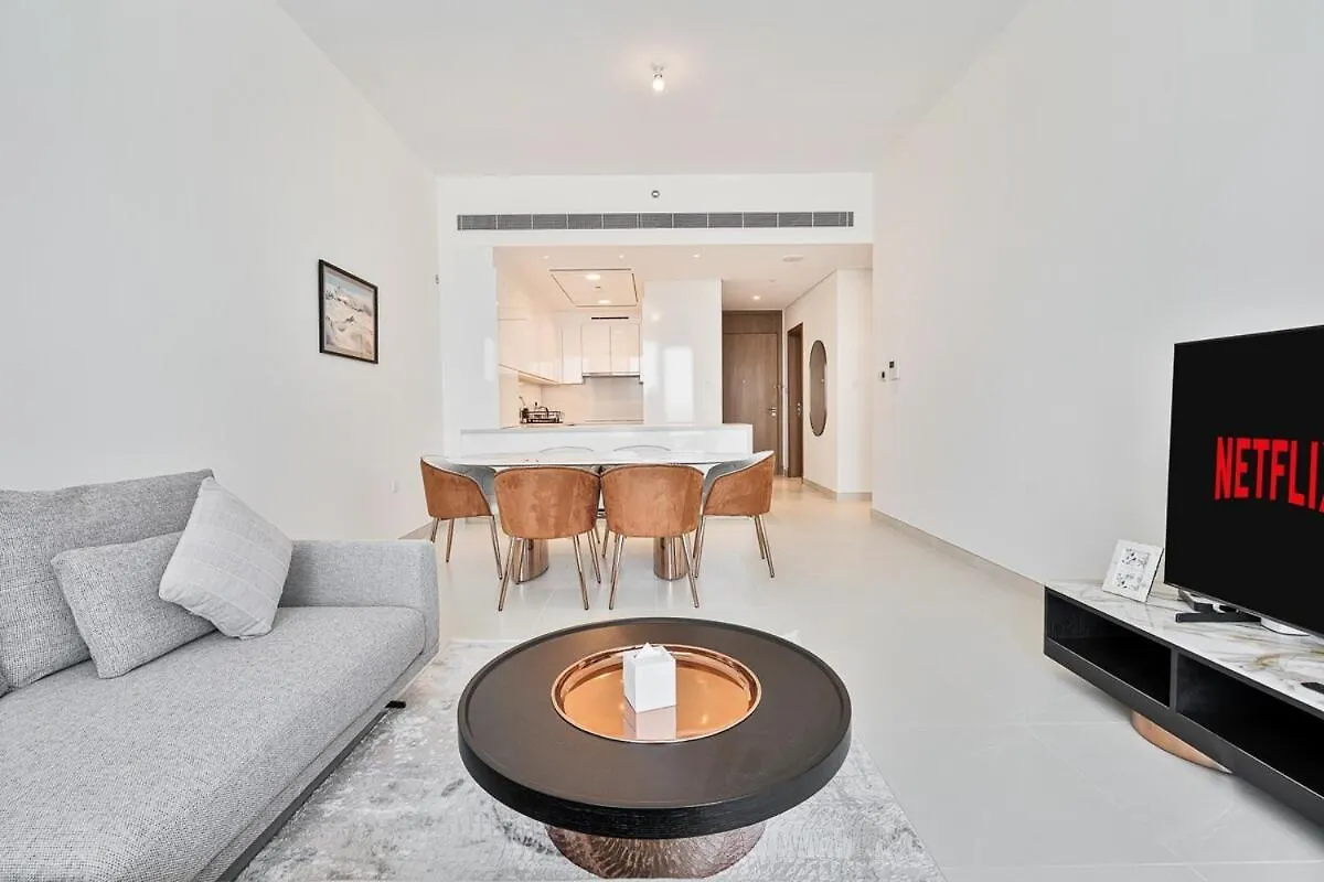 Grand 3Br Apt With Pool, Gym And 2 Parking Spaces Dubai Apartment